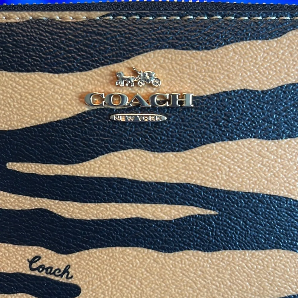 NWT COACH C7442 Medium Id Zip Around Wallet Tiger Print - Picture 9 of 9